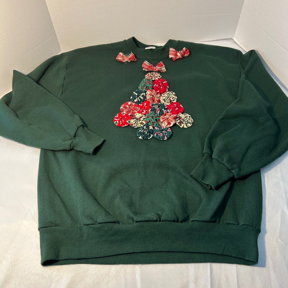 Vintage Christmas Sweatshirt Green Holiday Tree Applique Bows Festive Pullover